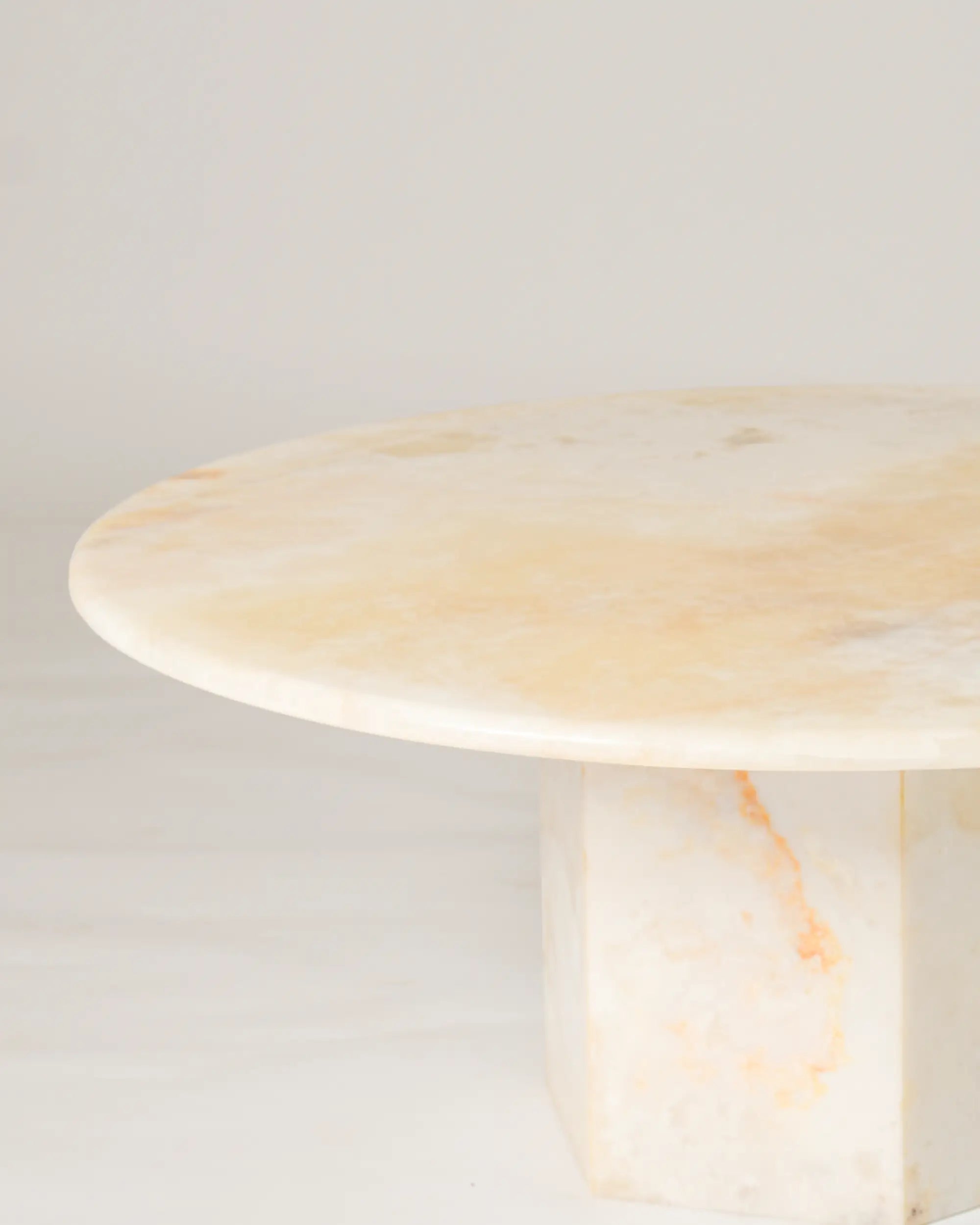 Hex Round Coffee Table In White Onyx