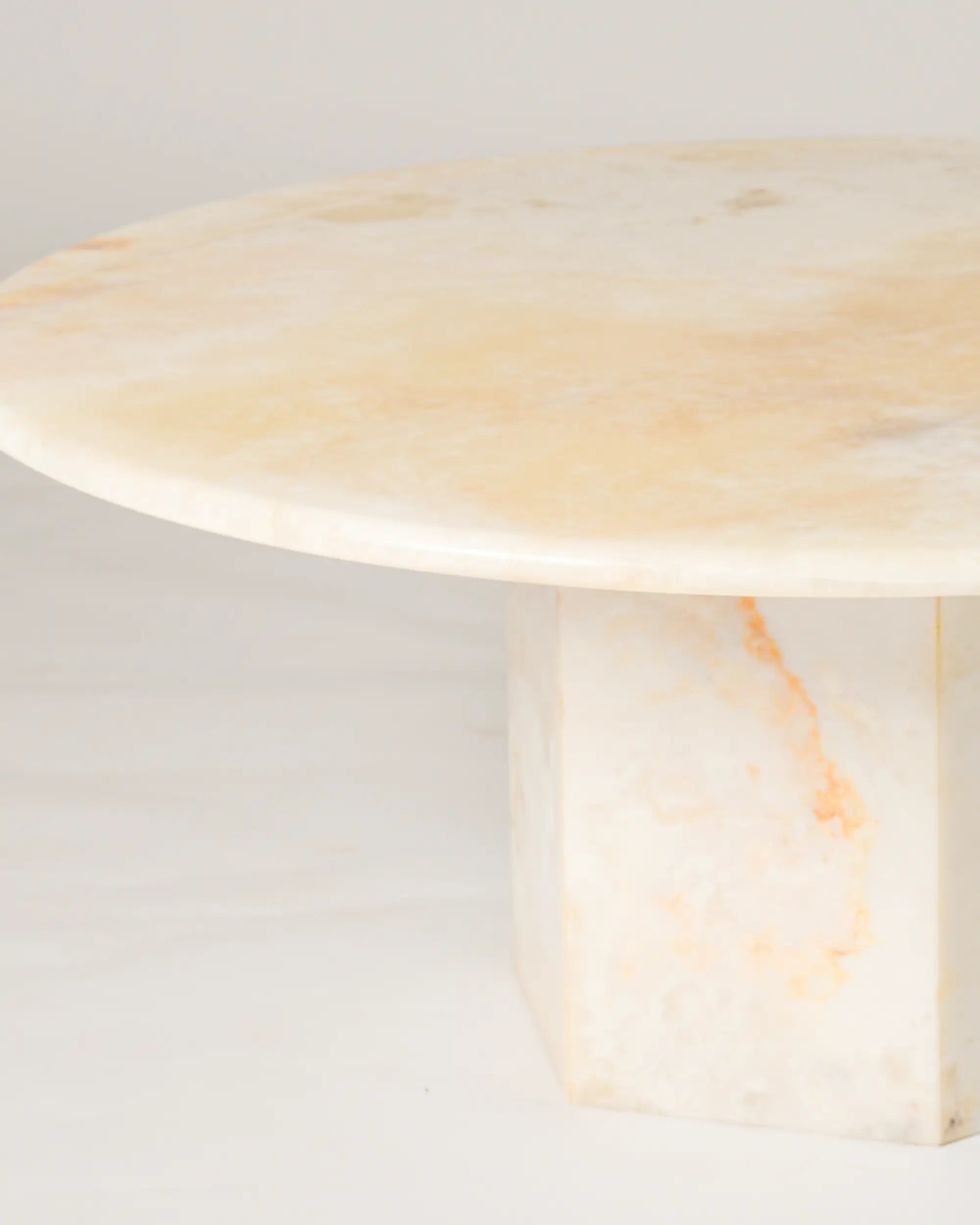 Hex Round Coffee Table In White Onyx