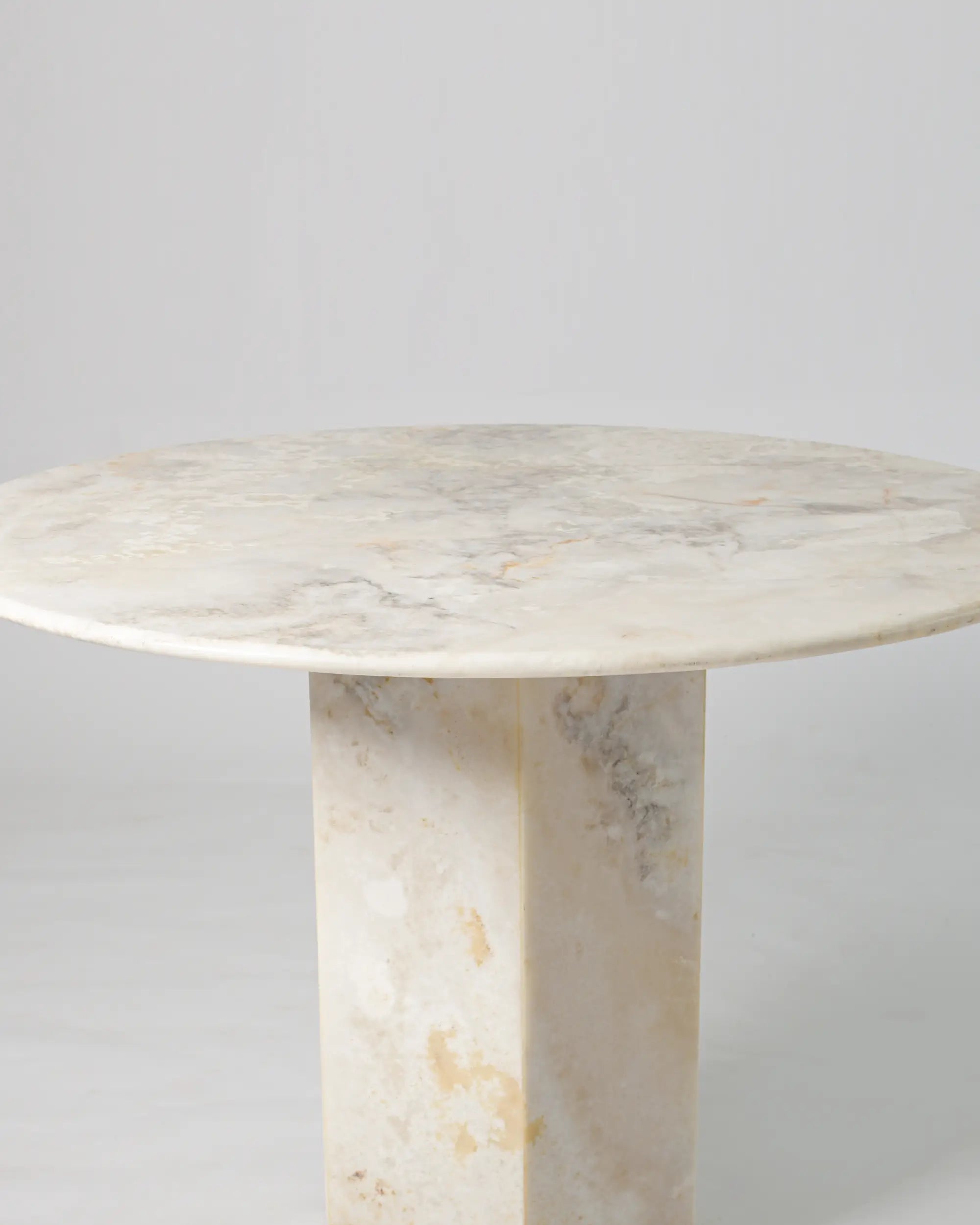 Hex Round Dining Table In White Onyx