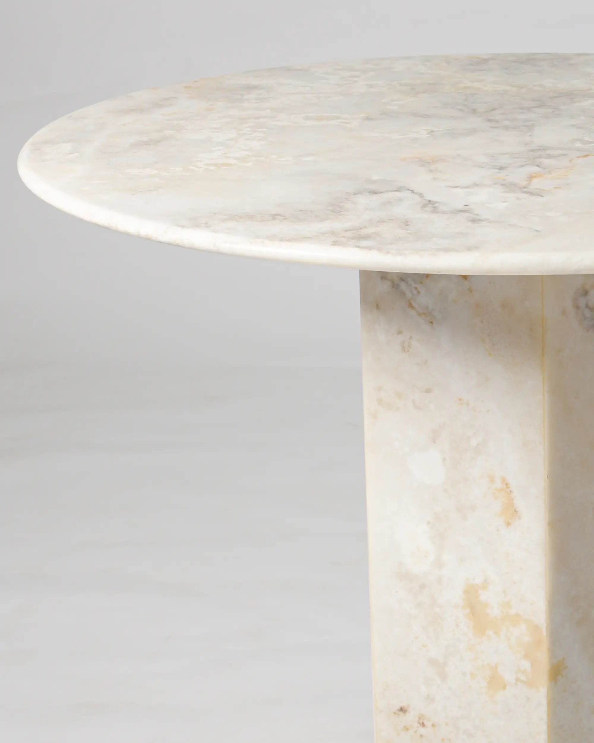 Hex Round Dining Table In White Onyx