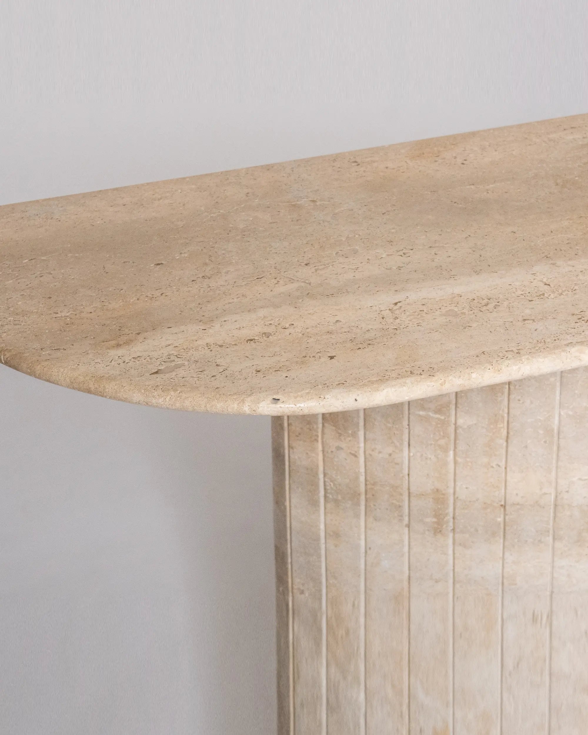 Reed Console In Beige Travertine