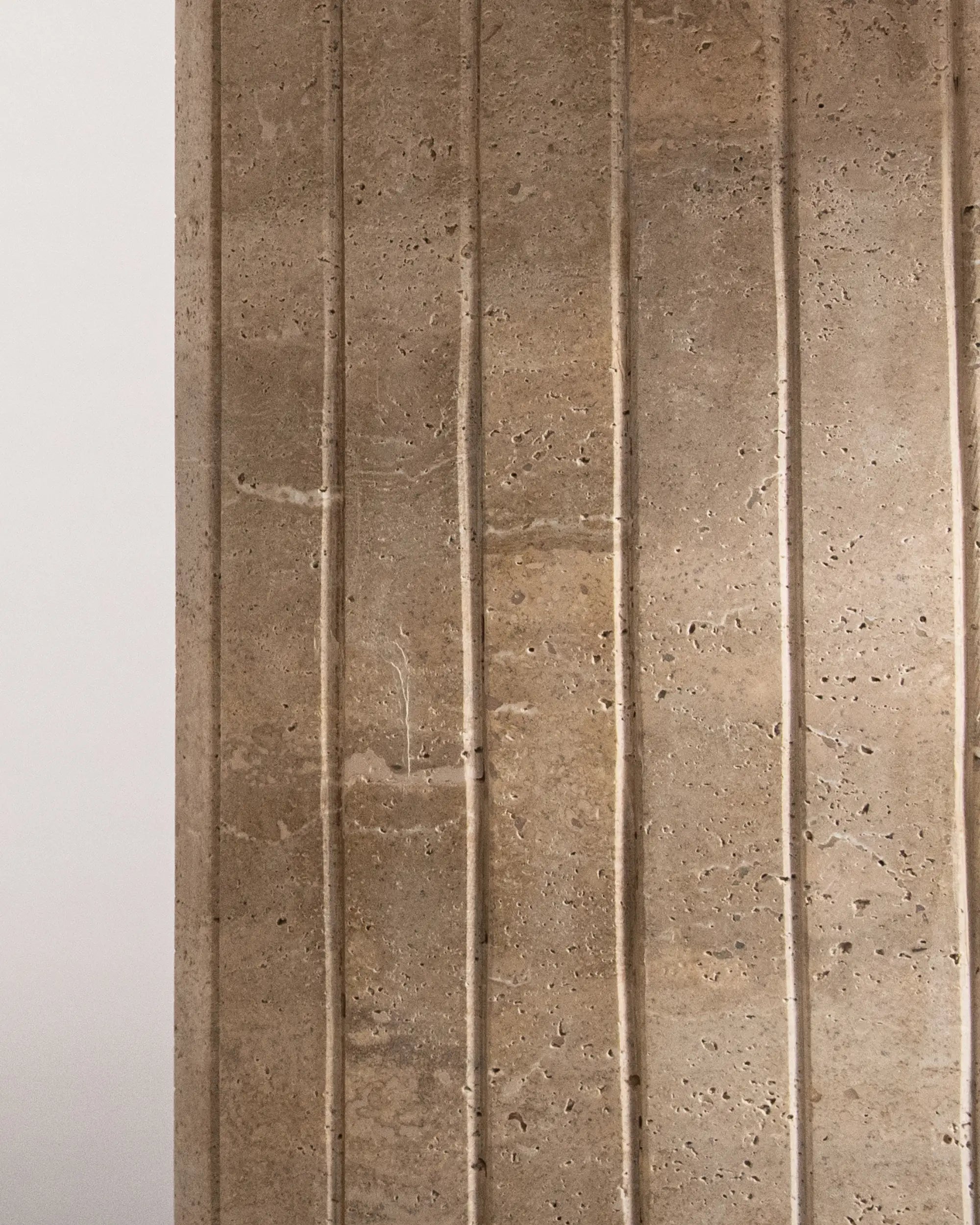 Reed Console In Beige Travertine